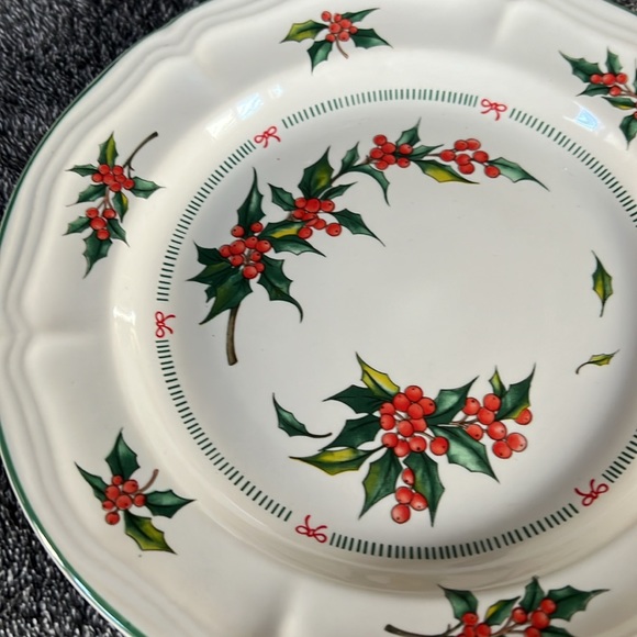 TABLETOPS UNLIMITED HOLLY BERRY PLATE - SALAD, DESERTS OR APPETIZERS SET OF TWO - Picture 10 of 13